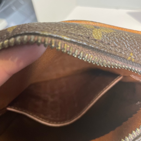 Louis Vuitton Monogram Danube Crossbody Bag Vintage - Picture 3 of 17